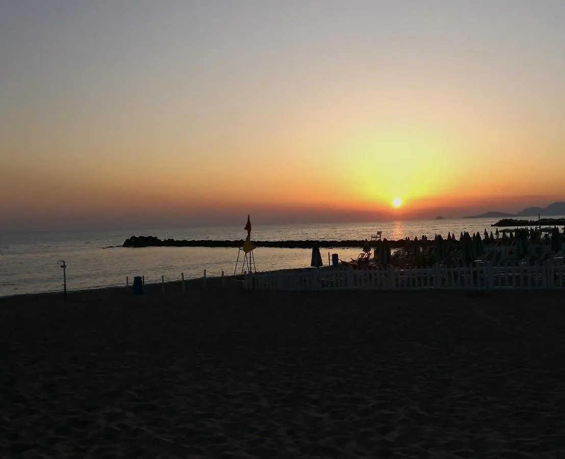 Casa Bianca Daire Marina di Massa İtalya